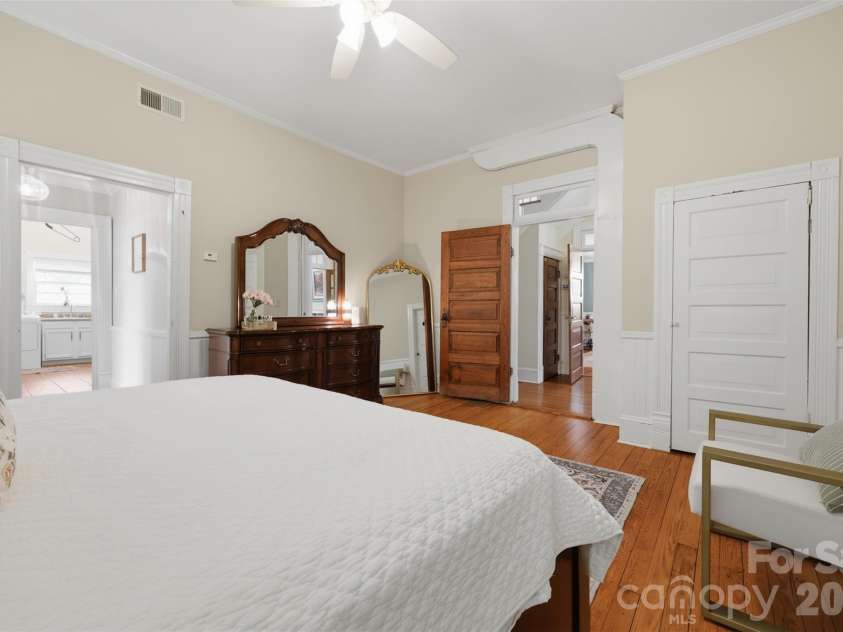 8 Vance Street, Lexington, NC 27292.  MLS# CAR4369214, YatesRealty ID 13224. 