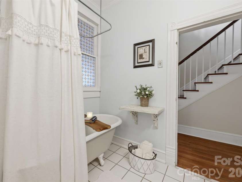 8 Vance Street, Lexington, NC 27292.  MLS# CAR4369214, YatesRealty ID 13224. 
