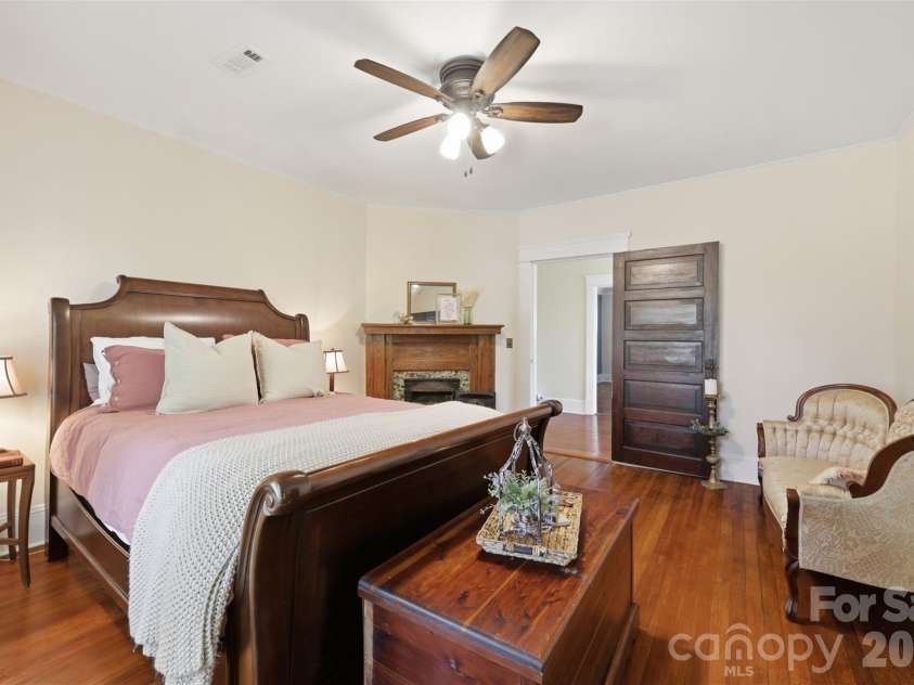8 Vance Street, Lexington, NC 27292.  MLS# CAR4369214, YatesRealty ID 13224. 