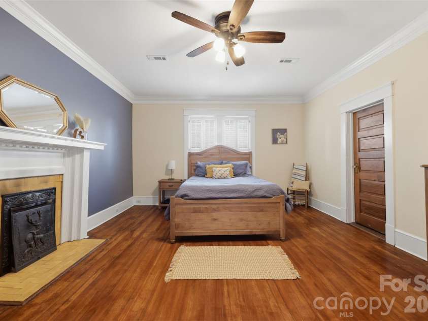 8 Vance Street, Lexington, NC 27292.  MLS# CAR4369214, YatesRealty ID 13224. 
