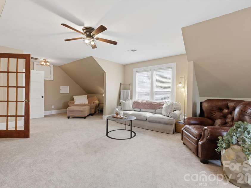 8 Vance Street, Lexington, NC 27292.  MLS# CAR4369214, YatesRealty ID 13224. 