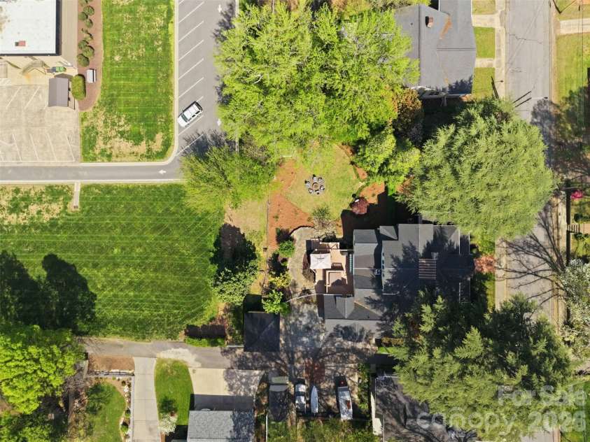 8 Vance Street, Lexington, NC 27292.  MLS# CAR4369214, YatesRealty ID 13224. 
