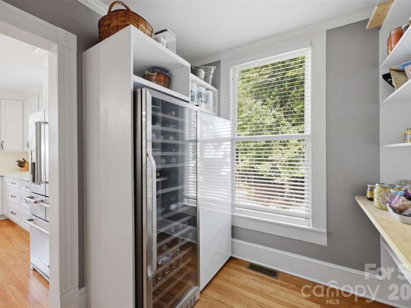 8 Vance Street, Lexington, NC 27292.  MLS# CAR4369214, YatesRealty ID 13224. Large walk-in pantry