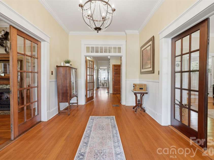 8 Vance Street, Lexington, NC 27292.  MLS# CAR4369214, YatesRealty ID 13224. Spacious Entryway w/over 10