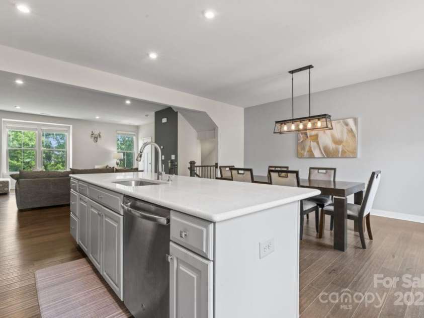 3003 Salix Bend Drive, Charlotte, NC 28205.  MLS# CAR4257314, YatesRealty ID 13225. 