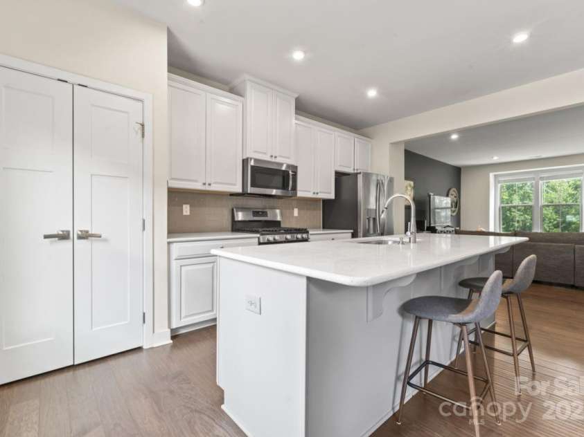 3003 Salix Bend Drive, Charlotte, NC 28205.  MLS# CAR4257314, YatesRealty ID 13225. 