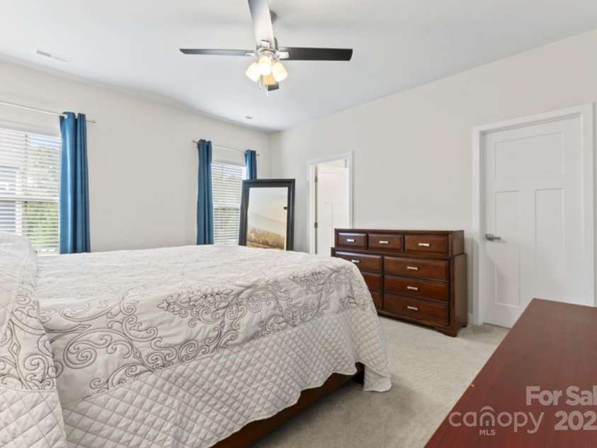 3003 Salix Bend Drive, Charlotte, NC 28205.  MLS# CAR4257314, YatesRealty ID 13225. 