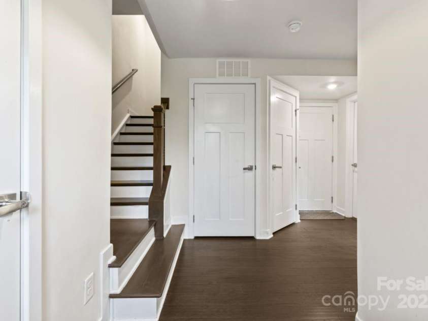 3003 Salix Bend Drive, Charlotte, NC 28205.  MLS# CAR4257314, YatesRealty ID 13225. Entry