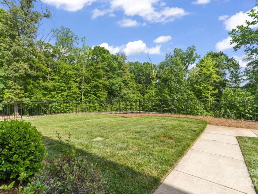 3003 Salix Bend Drive, Charlotte, NC 28205.  MLS# CAR4257314, YatesRealty ID 13225. Great outdoor space
