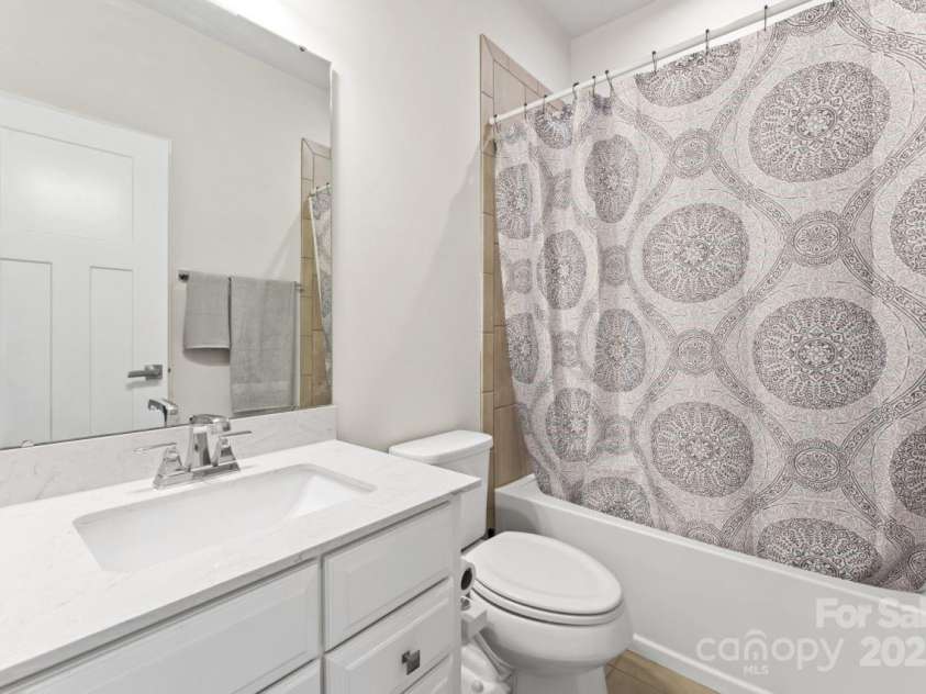 3003 Salix Bend Drive, Charlotte, NC 28205.  MLS# CAR4257314, YatesRealty ID 13225. Hall bath