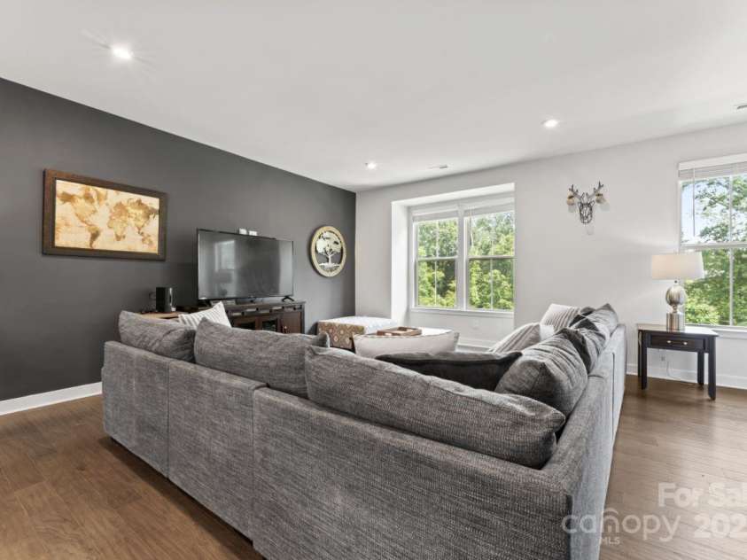 3003 Salix Bend Drive, Charlotte, NC 28205.  MLS# CAR4257314, YatesRealty ID 13225. Living Room