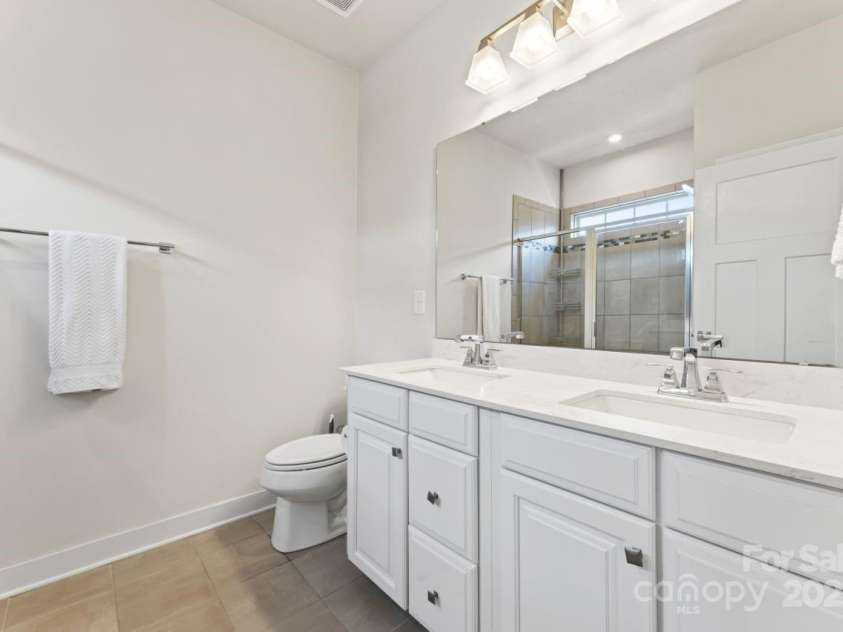 3003 Salix Bend Drive, Charlotte, NC 28205.  MLS# CAR4257314, YatesRealty ID 13225. Primary bath