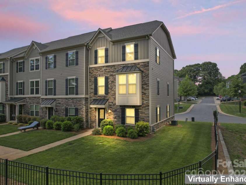 3003 Salix Bend Drive, Charlotte, NC 28205.  MLS# CAR4257314, YatesRealty ID 13225. Welcome Home!