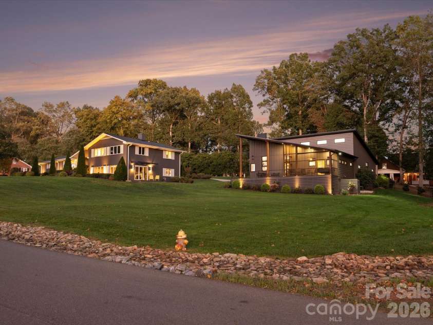 438 Country Club Acres Drive, Shelby, NC 28150.  MLS# CAR4356348, YatesRealty ID 13225. 