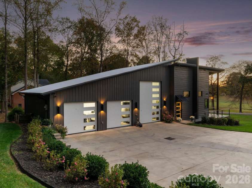 438 Country Club Acres Drive, Shelby, NC 28150.  MLS# CAR4356348, YatesRealty ID 13225. Barndominium