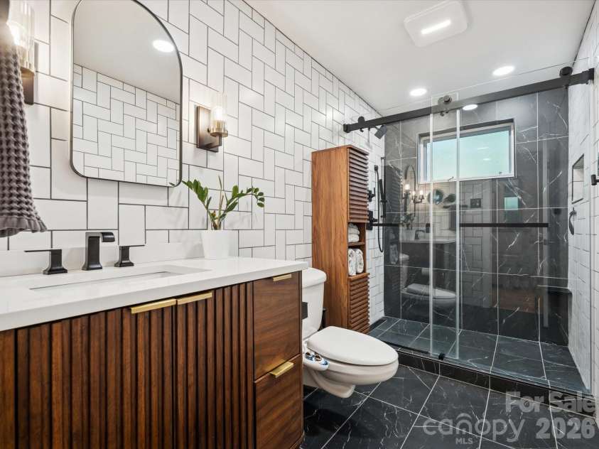 438 Country Club Acres Drive, Shelby, NC 28150.  MLS# CAR4356348, YatesRealty ID 13225. Lower Level Bathroom
