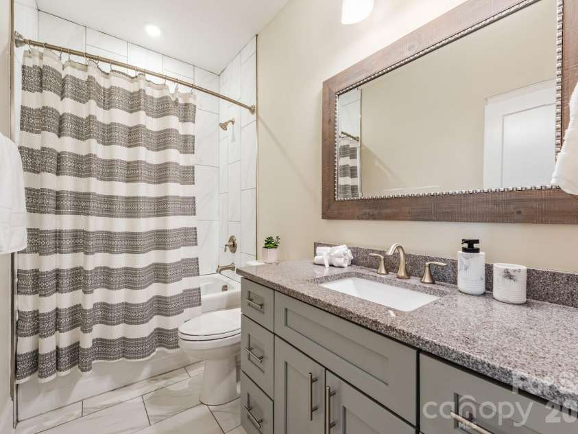 541 Griffith Village Lane, Davidson, NC 28036.  MLS# CAR4346354, YatesRealty ID 13227. Full Bathroom on 3rd level