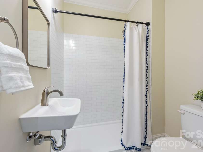 541 Griffith Village Lane, Davidson, NC 28036.  MLS# CAR4346354, YatesRealty ID 13227. Lower level full bath