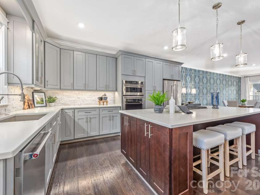 541 Griffith Village Lane, Davidson, NC 28036.  MLS# CAR4346354, YatesRealty ID 13227. Open concept kitchen and dining area