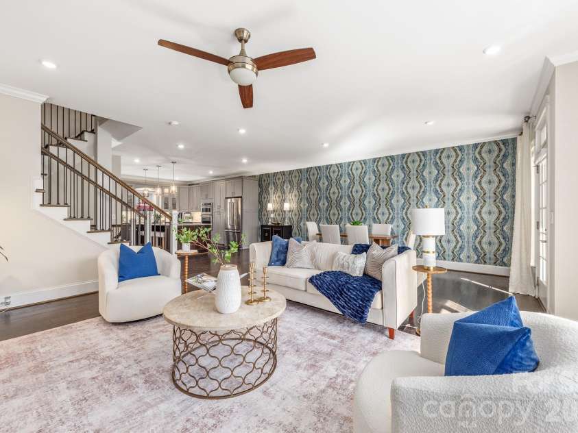 541 Griffith Village Lane, Davidson, NC 28036.  MLS# CAR4346354, YatesRealty ID 13227. Open Concept Living on 2nd level
