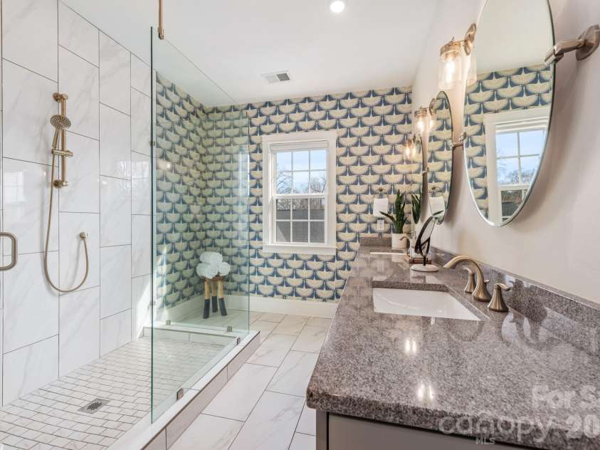 541 Griffith Village Lane, Davidson, NC 28036.  MLS# CAR4346354, YatesRealty ID 13227. Primary Bathroom with extra large shower
