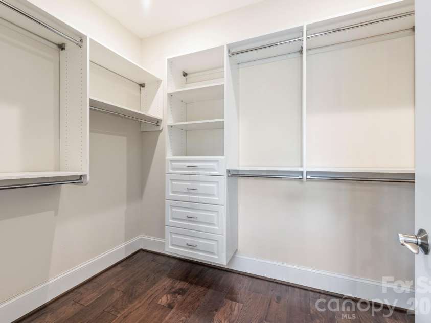 541 Griffith Village Lane, Davidson, NC 28036.  MLS# CAR4346354, YatesRealty ID 13227. Primary Walk in Closet