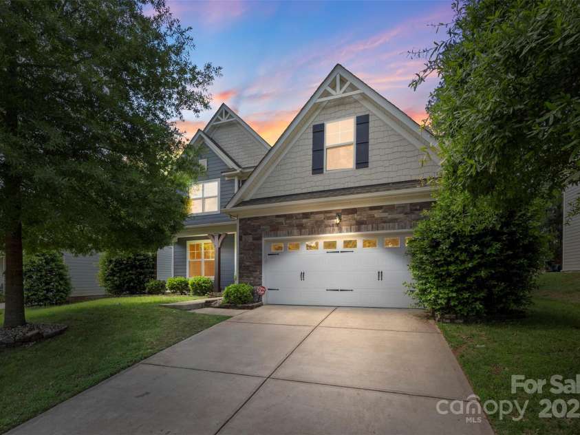 9230 Loch Glen Way, Charlotte, NC 28278.  MLS# CAR4257921, YatesRealty ID 13227. 