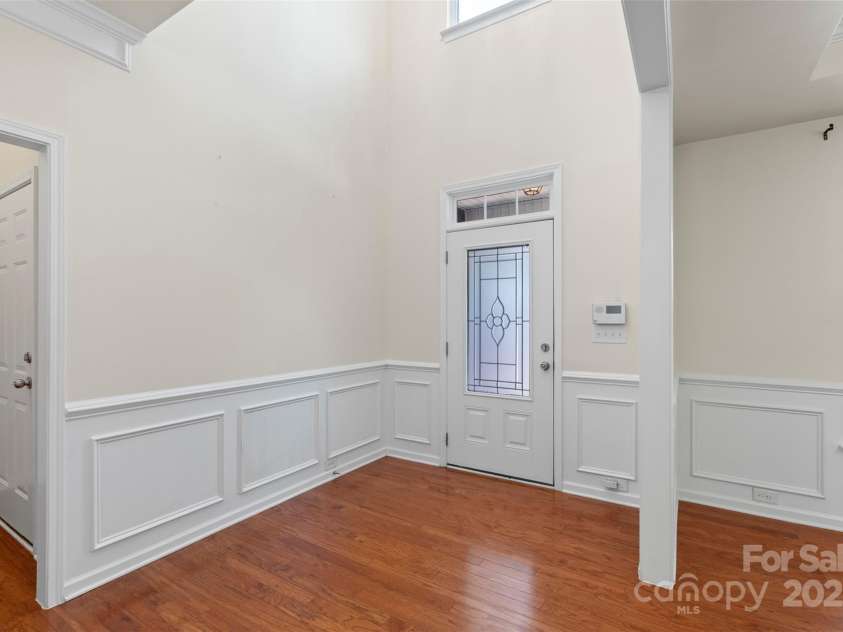 9230 Loch Glen Way, Charlotte, NC 28278.  MLS# CAR4257921, YatesRealty ID 13227. 