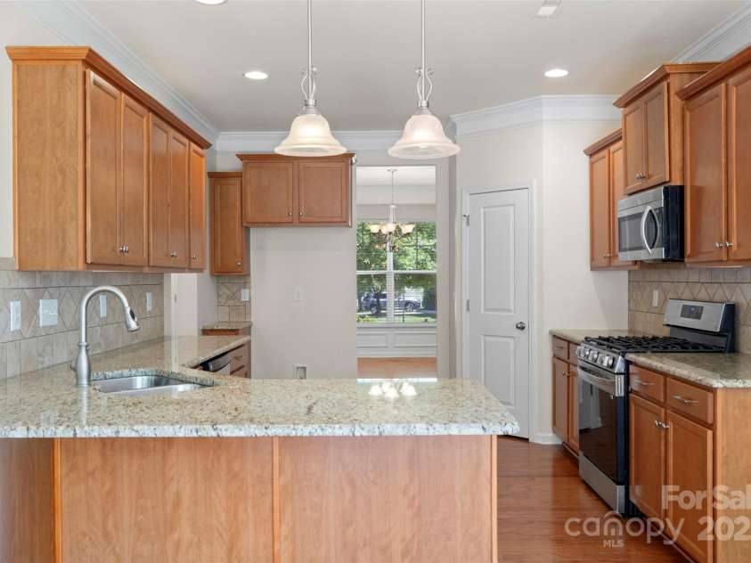 9230 Loch Glen Way, Charlotte, NC 28278.  MLS# CAR4257921, YatesRealty ID 13227. 