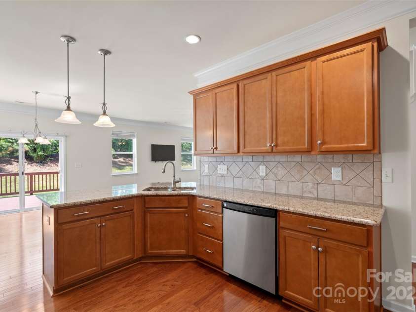 9230 Loch Glen Way, Charlotte, NC 28278.  MLS# CAR4257921, YatesRealty ID 13227. 