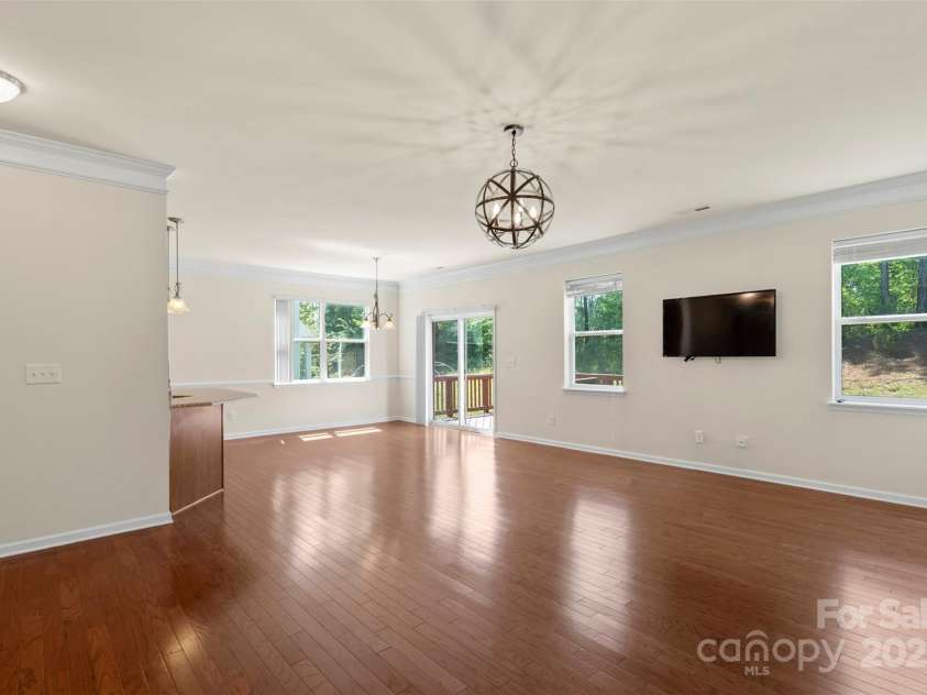 9230 Loch Glen Way, Charlotte, NC 28278.  MLS# CAR4257921, YatesRealty ID 13227. 