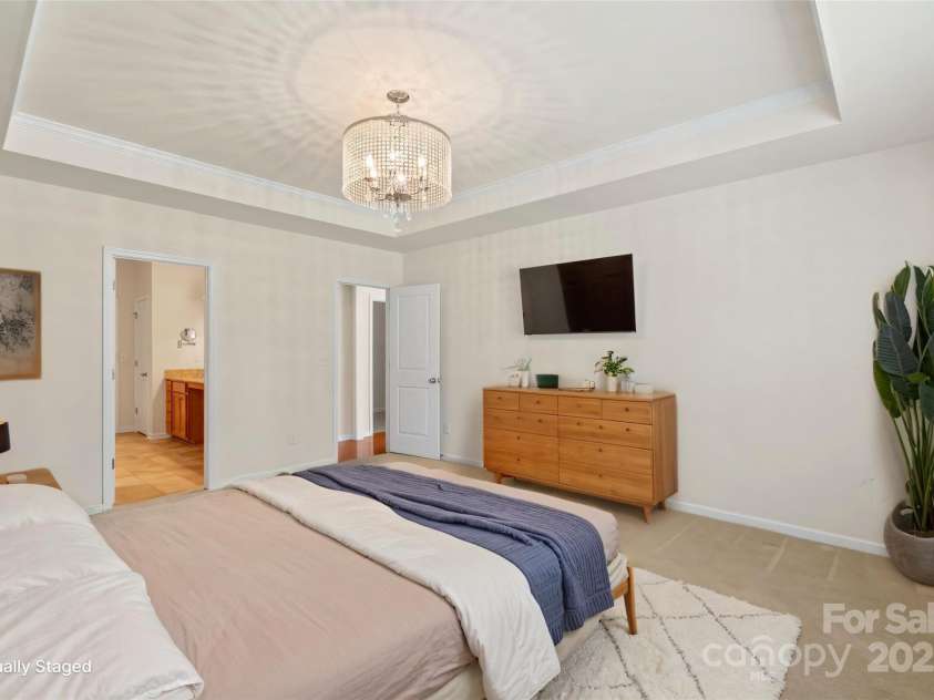 9230 Loch Glen Way, Charlotte, NC 28278.  MLS# CAR4257921, YatesRealty ID 13227. 