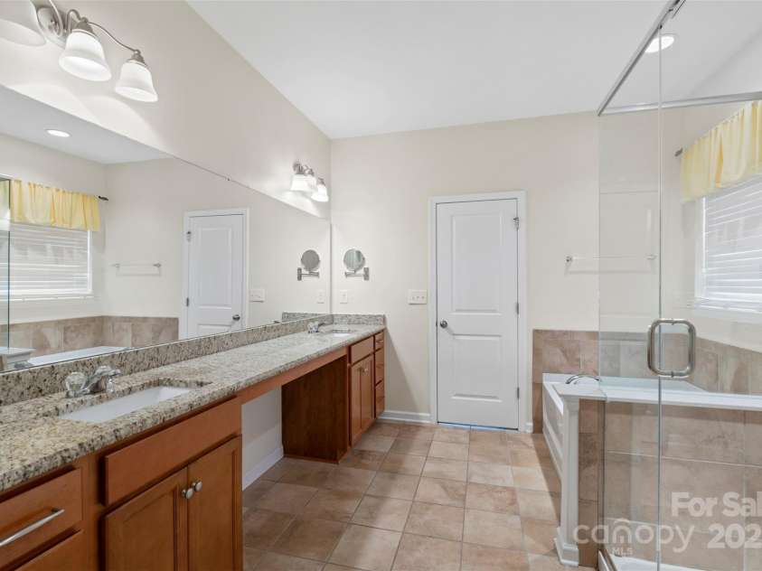 9230 Loch Glen Way, Charlotte, NC 28278.  MLS# CAR4257921, YatesRealty ID 13227. 