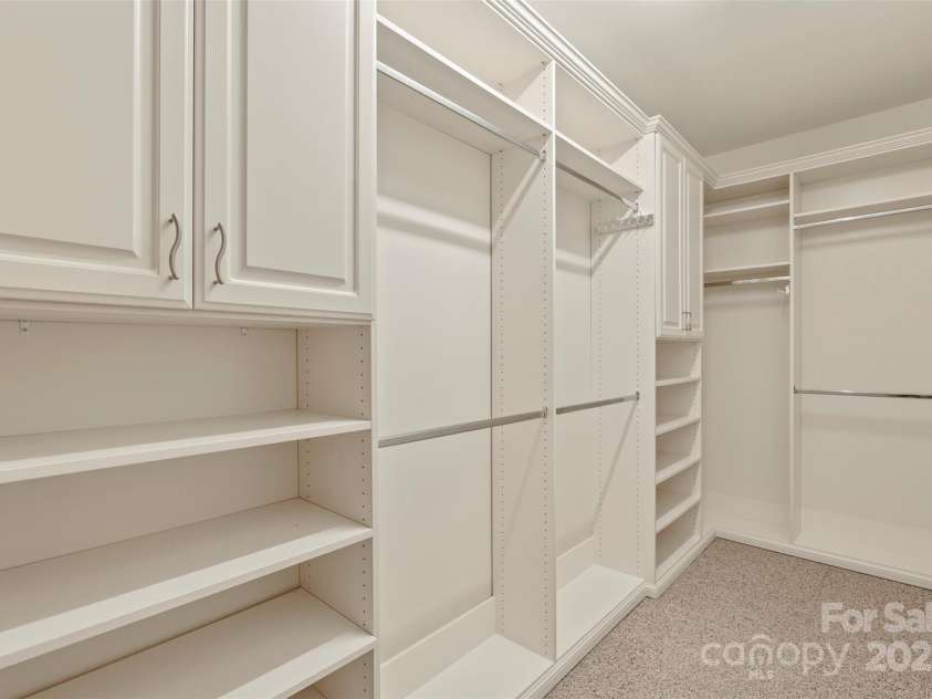 9230 Loch Glen Way, Charlotte, NC 28278.  MLS# CAR4257921, YatesRealty ID 13227. 