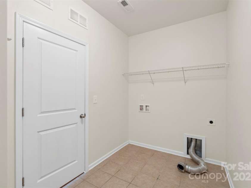 9230 Loch Glen Way, Charlotte, NC 28278.  MLS# CAR4257921, YatesRealty ID 13227. 