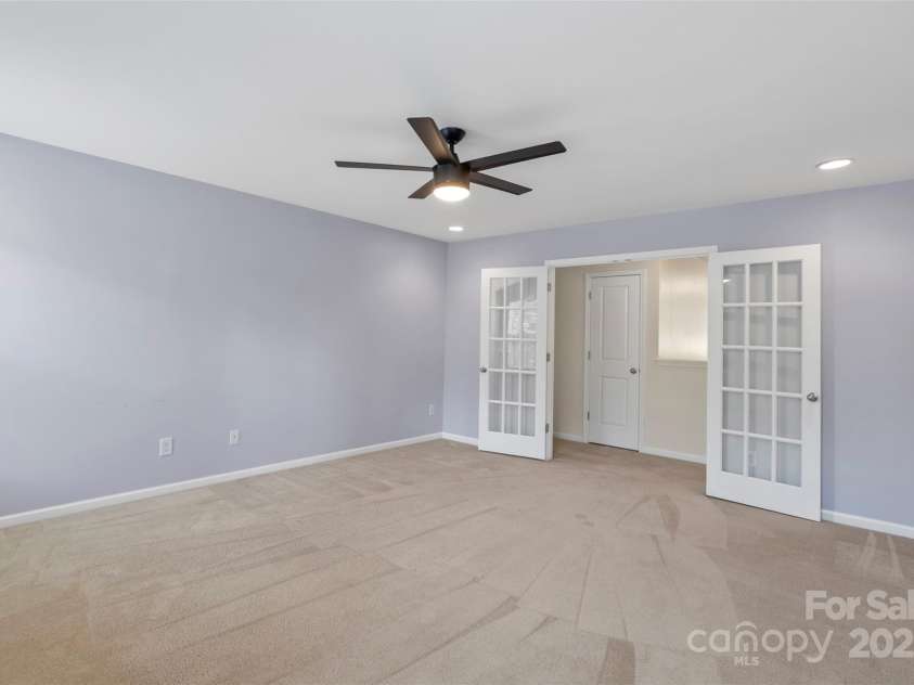 9230 Loch Glen Way, Charlotte, NC 28278.  MLS# CAR4257921, YatesRealty ID 13227. 