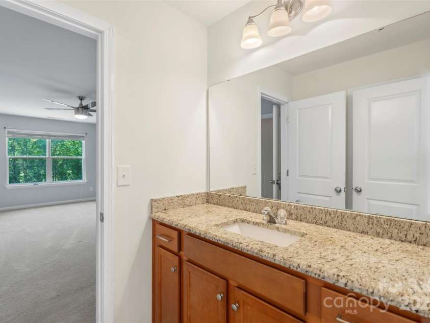 9230 Loch Glen Way, Charlotte, NC 28278.  MLS# CAR4257921, YatesRealty ID 13227. 