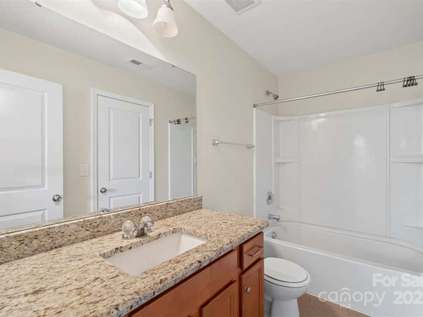 9230 Loch Glen Way, Charlotte, NC 28278.  MLS# CAR4257921, YatesRealty ID 13227. 