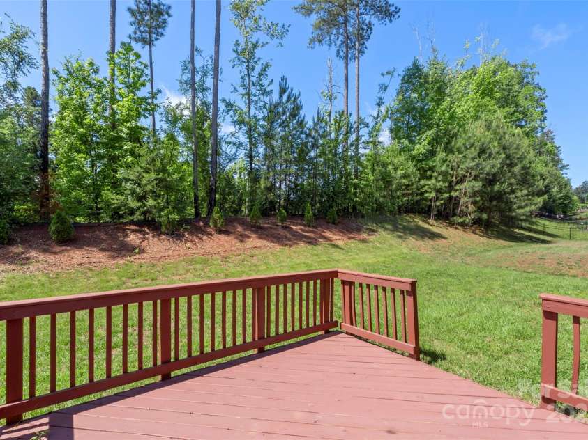 9230 Loch Glen Way, Charlotte, NC 28278.  MLS# CAR4257921, YatesRealty ID 13227. 