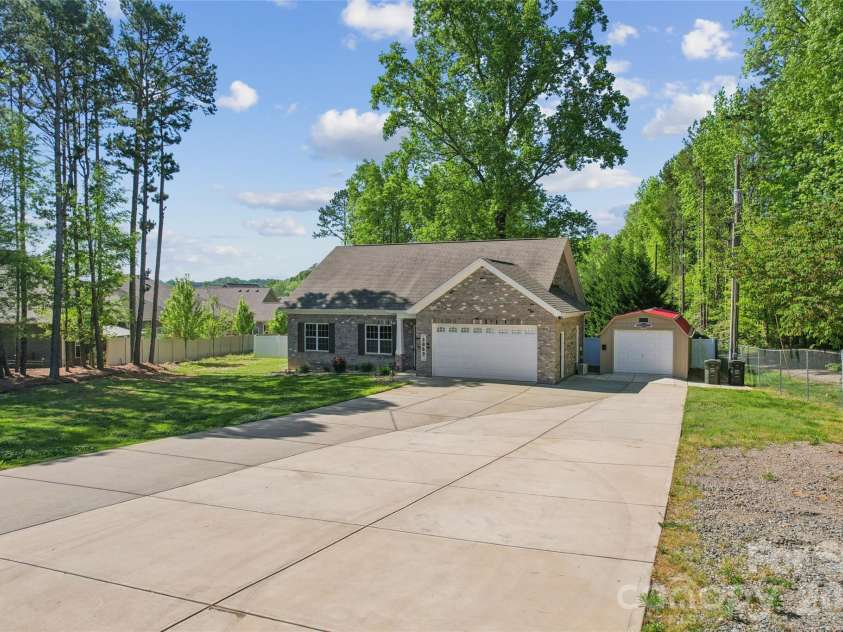 3063 Eva Drive, Concord, NC 28027.  MLS# CAR4369639, YatesRealty ID 13229. 