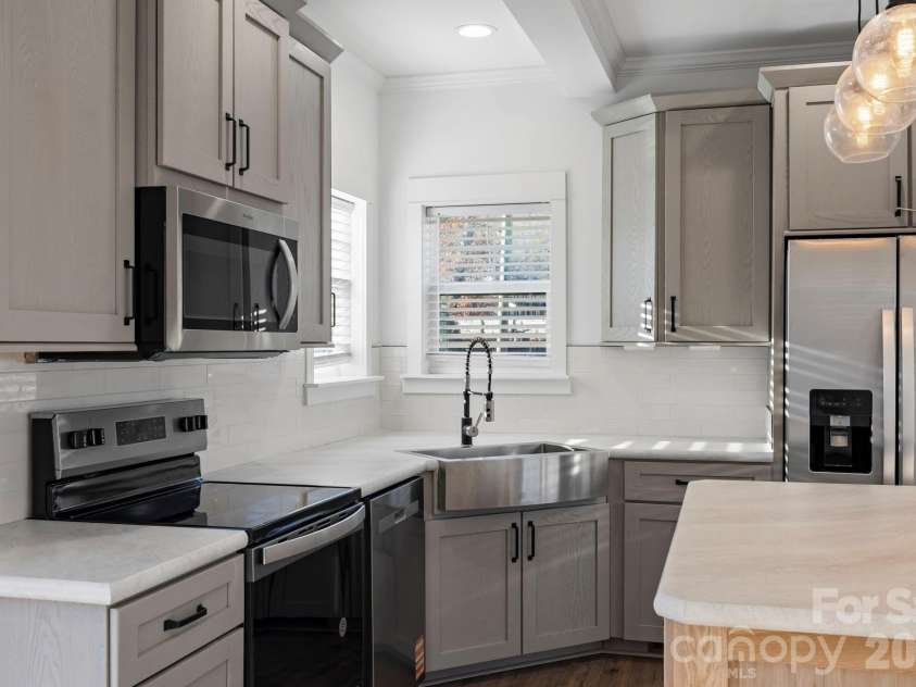 203 Southern Charm Road, Arden, NC 28704.  MLS# CAR4342838, YatesRealty ID 1323. Corner stainless sink perfect for plants!
