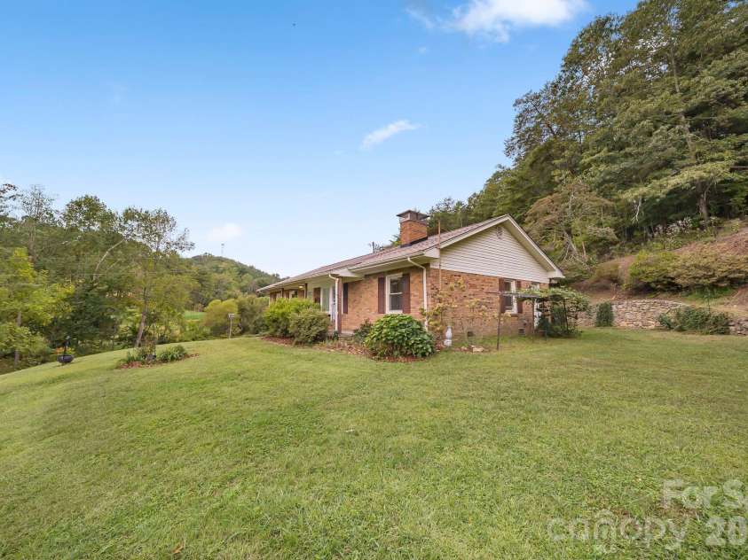 25 Mezzo Cove, Asheville, NC 28804.  MLS# CAR4308363, YatesRealty ID 13232. 