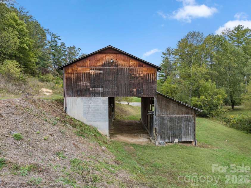 25 Mezzo Cove, Asheville, NC 28804.  MLS# CAR4308363, YatesRealty ID 13232. 