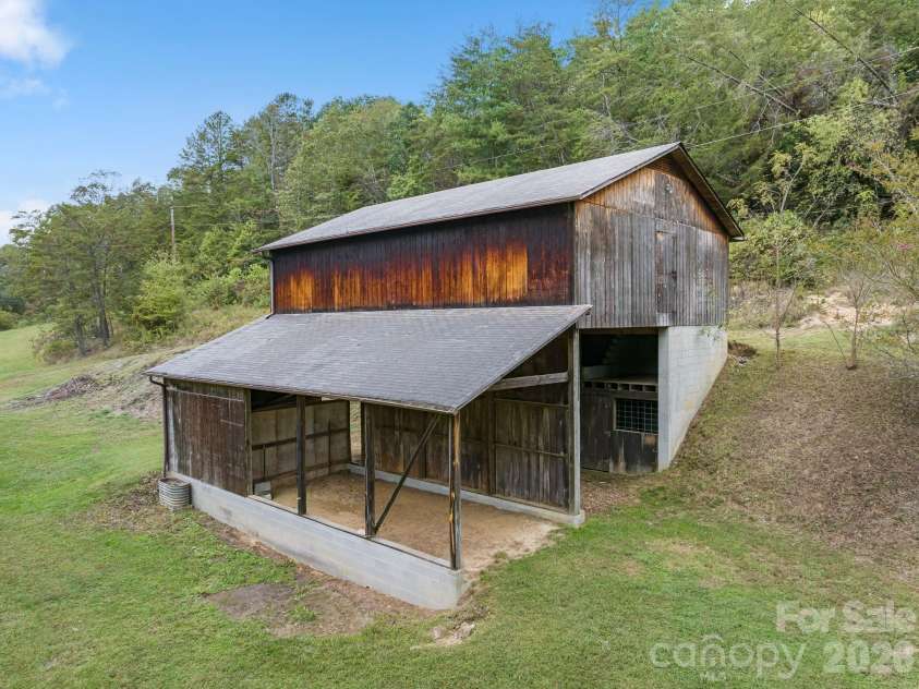 25 Mezzo Cove, Asheville, NC 28804.  MLS# CAR4308363, YatesRealty ID 13232. 