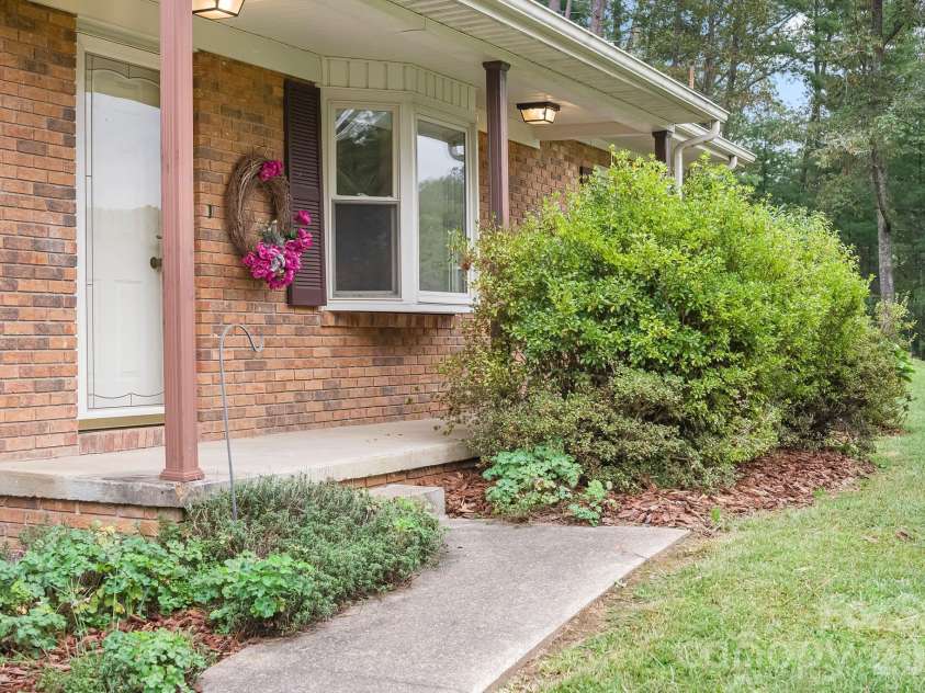 25 Mezzo Cove, Asheville, NC 28804.  MLS# CAR4308363, YatesRealty ID 13232. 