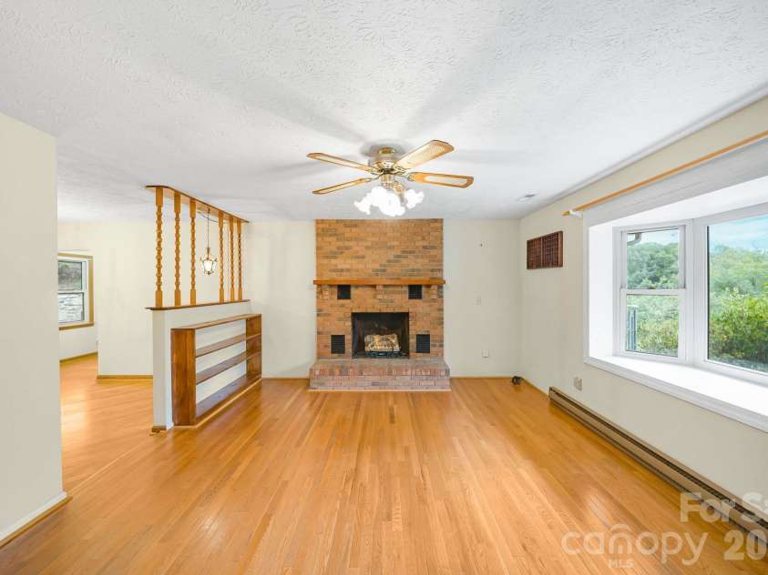 25 Mezzo Cove, Asheville, NC 28804.  MLS# CAR4308363, YatesRealty ID 13232. 