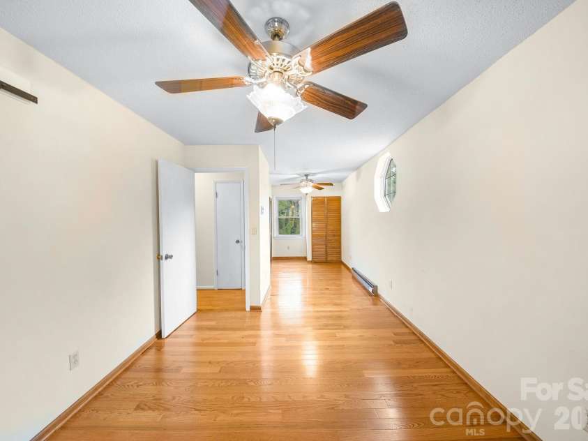 25 Mezzo Cove, Asheville, NC 28804.  MLS# CAR4308363, YatesRealty ID 13232. 