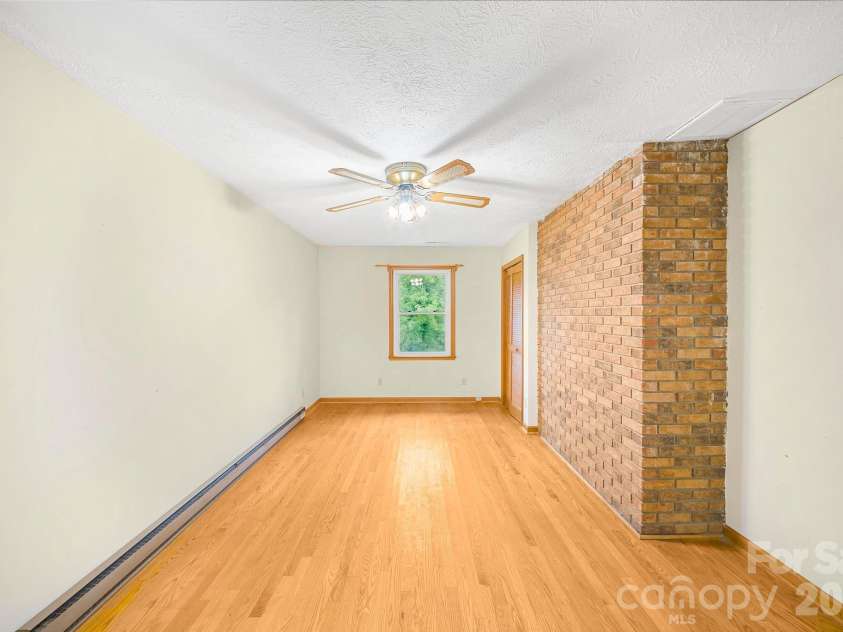 25 Mezzo Cove, Asheville, NC 28804.  MLS# CAR4308363, YatesRealty ID 13232. 