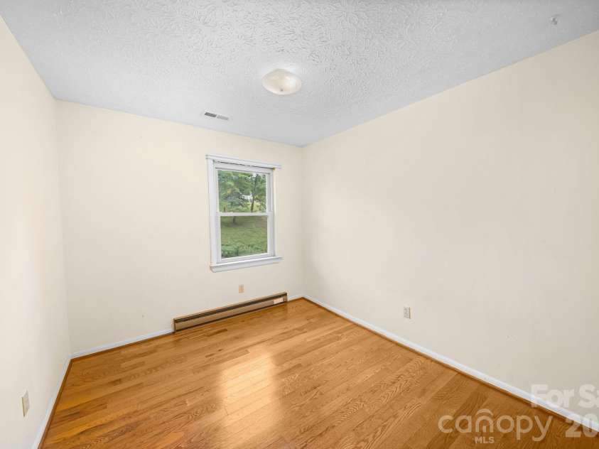 25 Mezzo Cove, Asheville, NC 28804.  MLS# CAR4308363, YatesRealty ID 13232. 