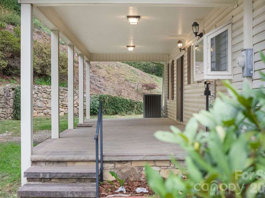 25 Mezzo Cove, Asheville, NC 28804.  MLS# CAR4308363, YatesRealty ID 13232. 